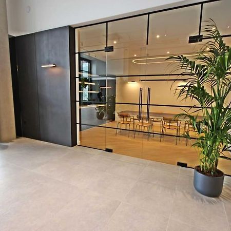 Modern Trafford 1Br Apartment-Free Parking-Cinema Room Manchester Bagian luar foto