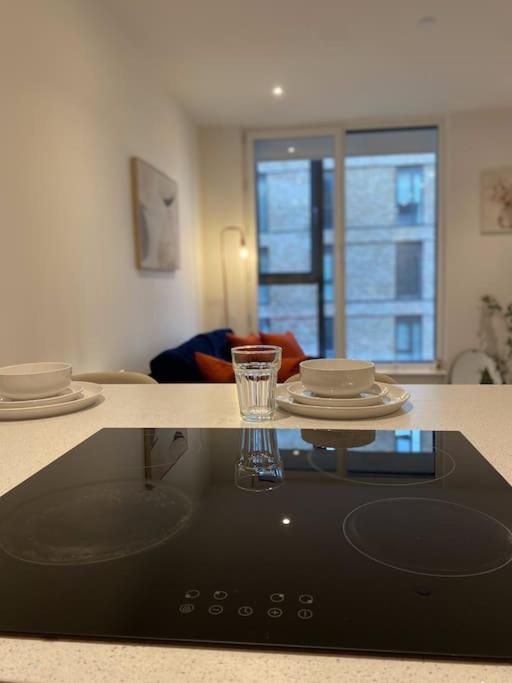 Modern Trafford 1Br Apartment-Free Parking-Cinema Room Manchester Bagian luar foto