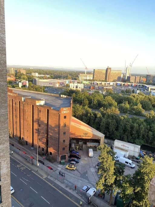 Modern Trafford 1Br Apartment-Free Parking-Cinema Room Manchester Bagian luar foto