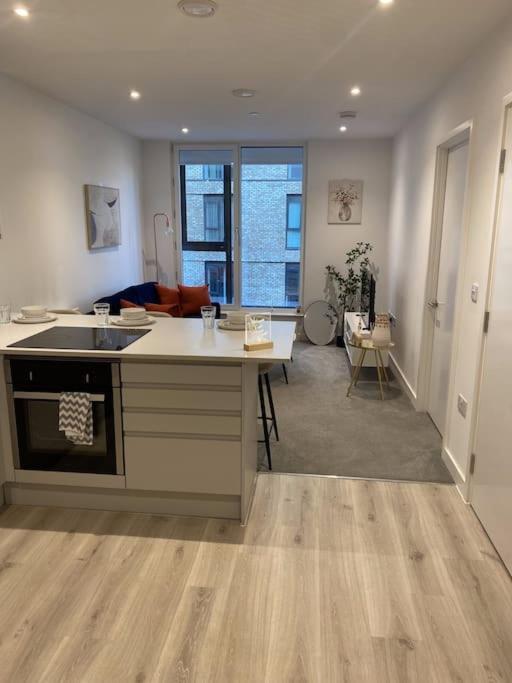 Modern Trafford 1Br Apartment-Free Parking-Cinema Room Manchester Bagian luar foto