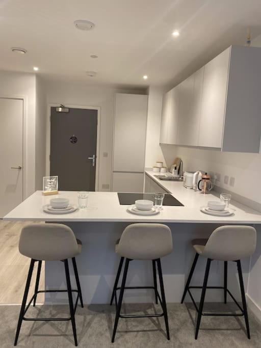 Modern Trafford 1Br Apartment-Free Parking-Cinema Room Manchester Bagian luar foto