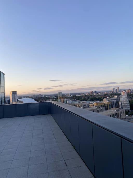 Modern Trafford 1Br Apartment-Free Parking-Cinema Room Manchester Bagian luar foto