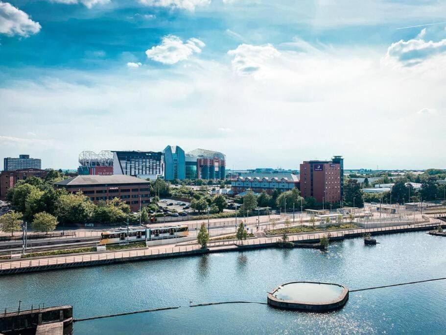 Modern Trafford 1Br Apartment-Free Parking-Cinema Room Manchester Bagian luar foto