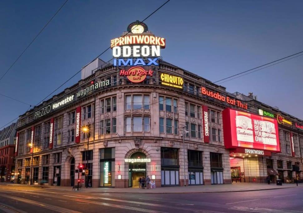 Modern Trafford 1Br Apartment-Free Parking-Cinema Room Manchester Bagian luar foto