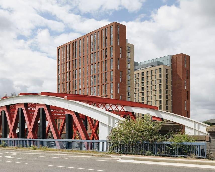 Modern Trafford 1Br Apartment-Free Parking-Cinema Room Manchester Bagian luar foto