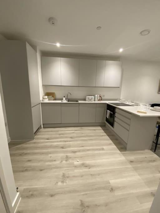 Modern Trafford 1Br Apartment-Free Parking-Cinema Room Manchester Bagian luar foto